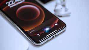 Apple Mungkin Akan Gunakan Claude Atau ChatGPT pada Siri Berbasis AI 