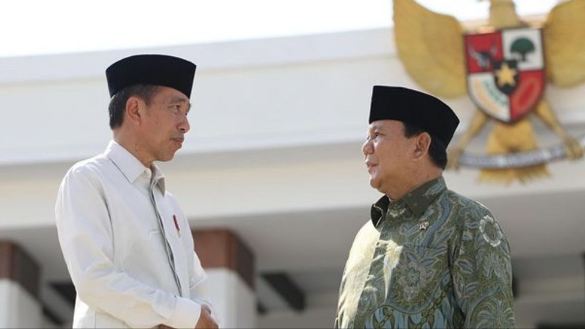 Jokowi et Prabowo navigent pour KRI Dr Radjiman Wedyodiningrat