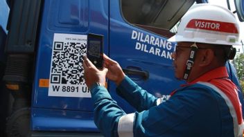 Pertamina ajuste un code QR pour suivre les voitures en carburant