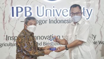 Commitment To COVID-19 Prokes, IPB University Wins SafeGuard Label Award From Indonesian Surveyor