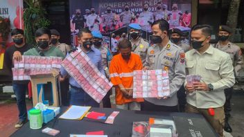 The Simsalabim Mode Shakes The Cardboard Then Piles Of Money Come Out Even Though It's A Toy, Money-Making Fraudsters In Malang Arrested