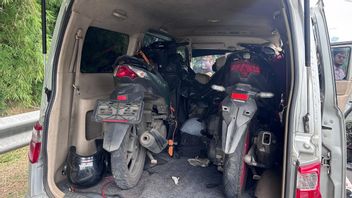 f Soldats 848/Spc Soldats sûrs des auteurs de begal et de la fuite dans la route à péage de Kebon Jeruk