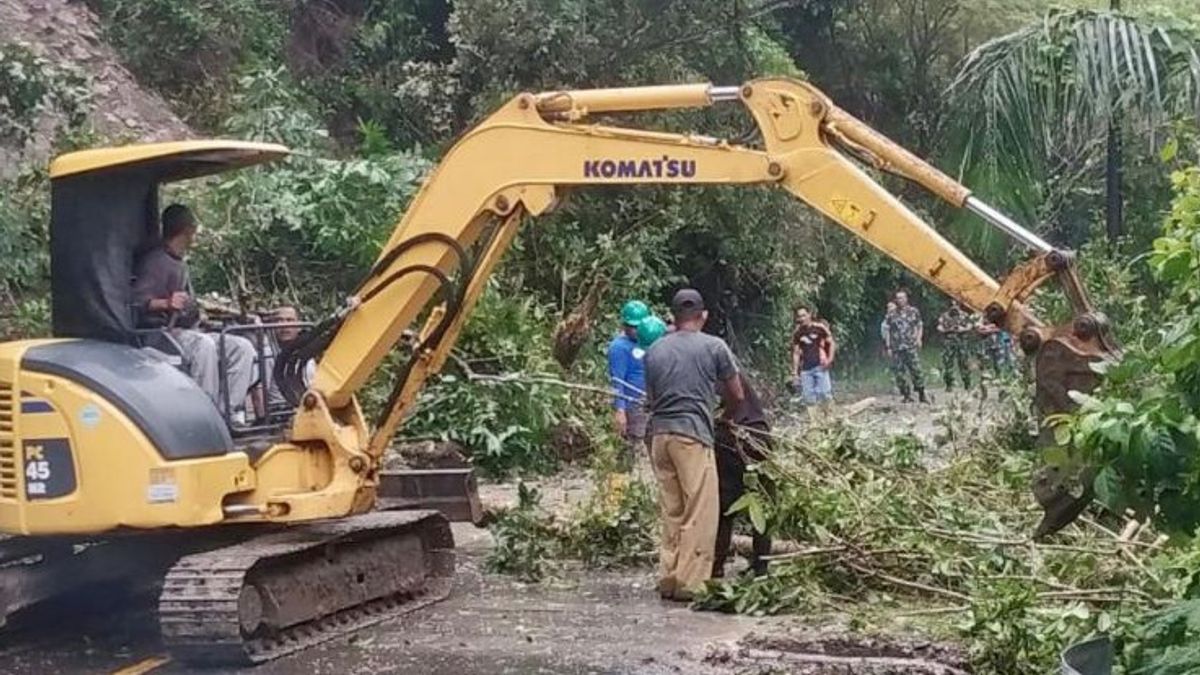 After Landslide, An Emergency Bridge To The Zero Kilometer In Sabang Aceh Is Being Built