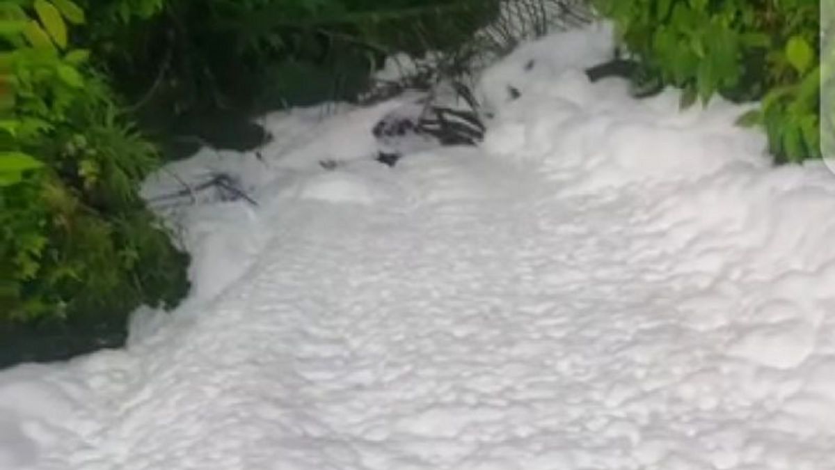 The Phenomenon Of Foaming River Water Appears In Beru Gowa Village, The DLH Team Immediately Observes