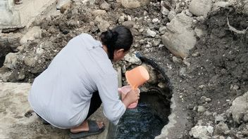 凯马约兰的挖掘工程经常导致清洁水管损坏，最后居民每天取下水道水