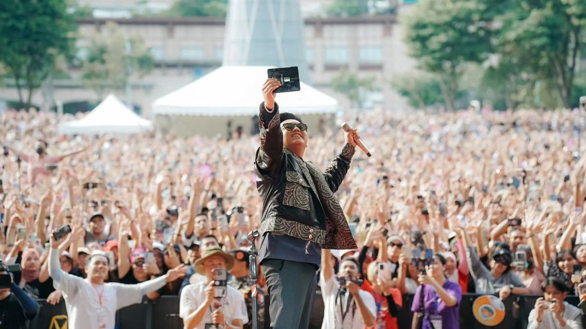 Denny Caknan Appears To Entertain Thousands Of Indonesians In Taiwan