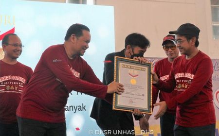 Pasang Gigi Tiruan 223 Pasien, FKG Unhas Pecahkan Rekor MURI