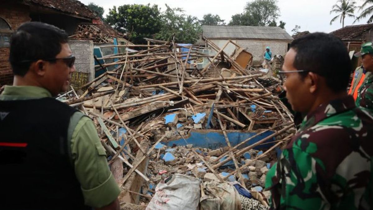 BNPBの責任者がシアンジュール地震のマテリアルクリーンアップを指示