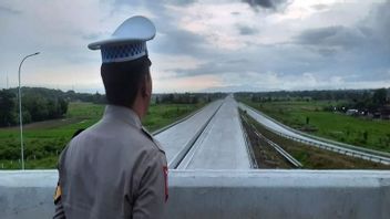La police de Boyolali sécurise le flux de la lumière sur l’autoroute fonctionnelle Solo-Yogyakarta