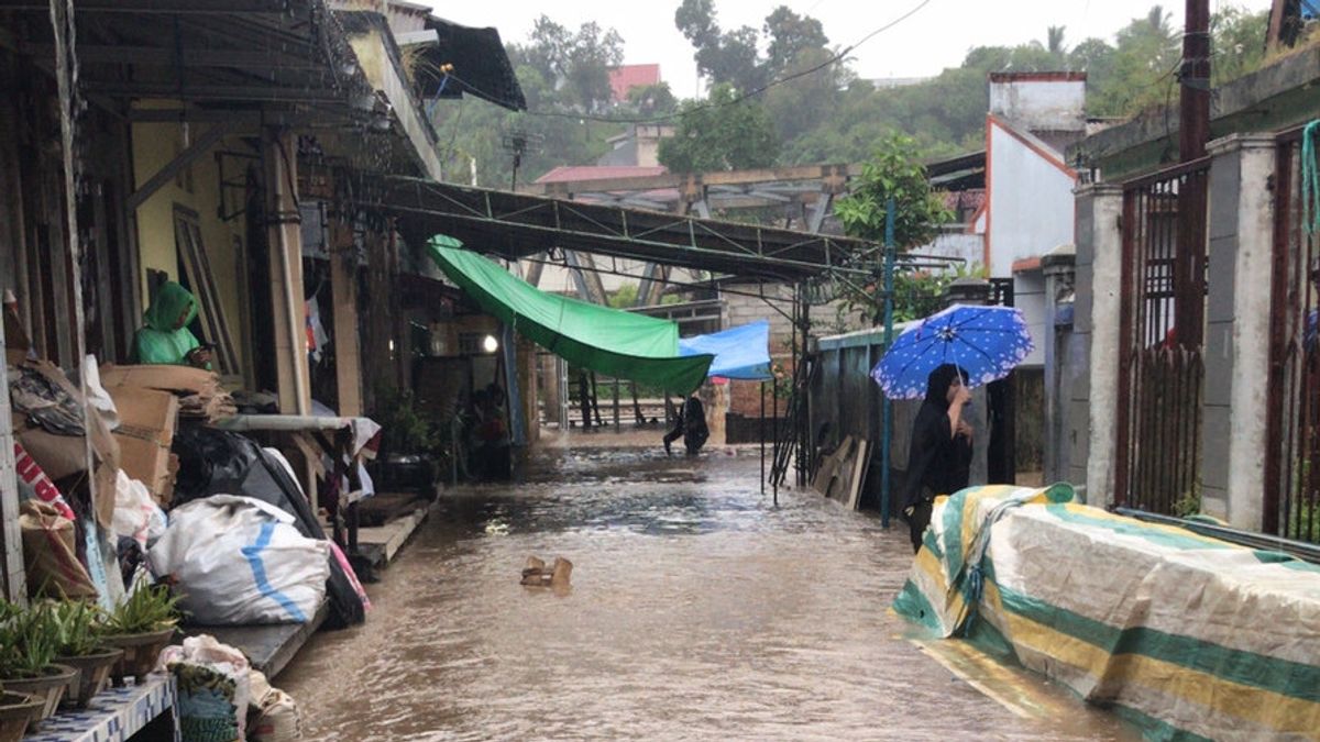 Floods And Landslides Of Manado City, One Residents Died