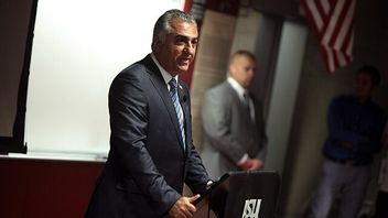 الوراث النهائي من الملكية الدينورية الإيرانية رضا بهلاوي: تغيير النظام هو الحل الوحيد في إيران