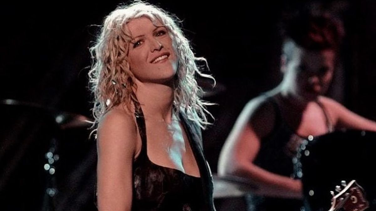 Courtney Love Ungkap Lirik Lagu <i>Smells Like Teen Spirit</i> yang Belum Dipublikasikan