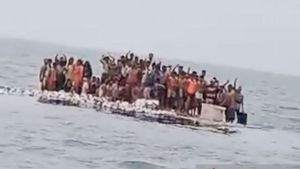 Kapal yang Angkut Ratusan Pengungsi Rohingya Terbalik di Perairan Meulaboh Aceh Barat
