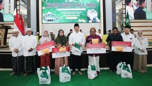 Mensos Serahkan Santunan kepada 17 Wali Santri Korban Musibah di Pesantren Al Khoziny