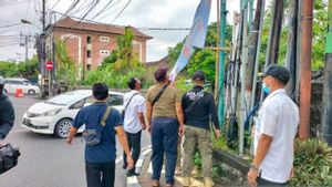 Satpol PP Denpasar Tertibkan Baliho dan Spanduk Liar