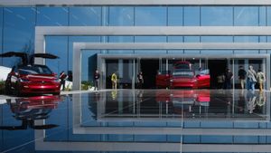 Tesla Urges Panasonic To Accelerate Battery Production In The US