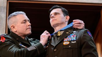 Terluka dalam Penangkapan Presiden Maduro, Pilot Angkatan Darat AS Dianugerahi Medal of Honor