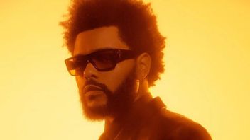 Pleurage! The Weeknd’s Blinding Lights Est La Chanson La Plus Ancienne Du Billboard.