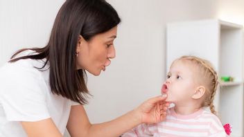 Jangan Dimarahi Kalau Bayi dan Balita Suka Menggigit, Begini 5 Caranya Mengatasi