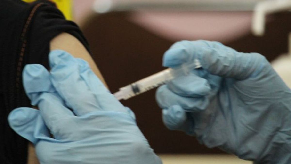 1月26日までブースターワクチンを受けることができるインドネシア人は何人いますか?
