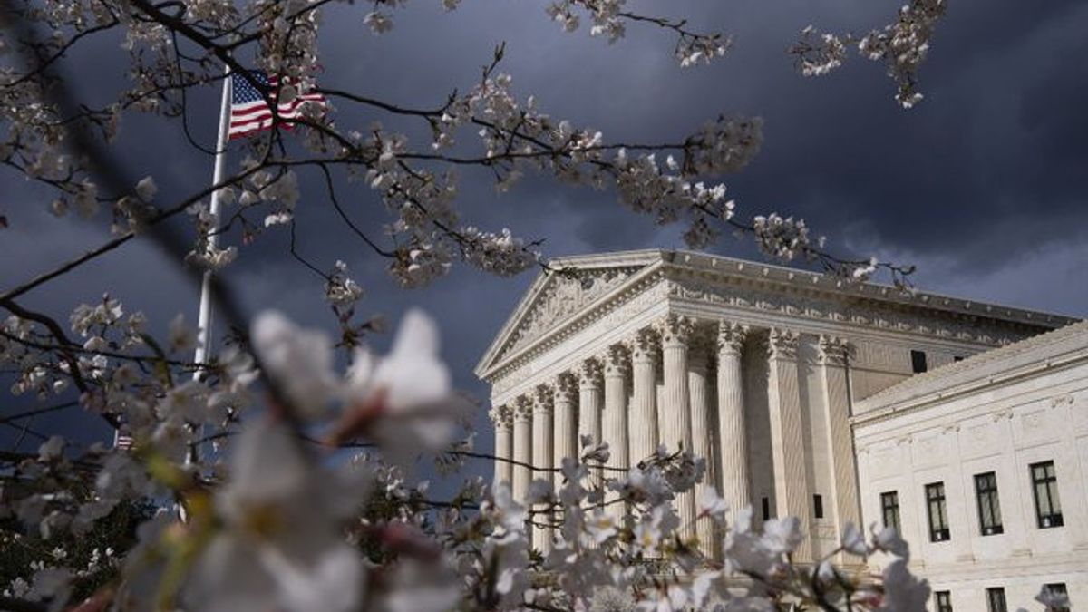 تستمع المحكمة العليا الأمريكية إلى الحجج حول محتوى وسائل التواصل الاجتماعي وحرية التعبير
