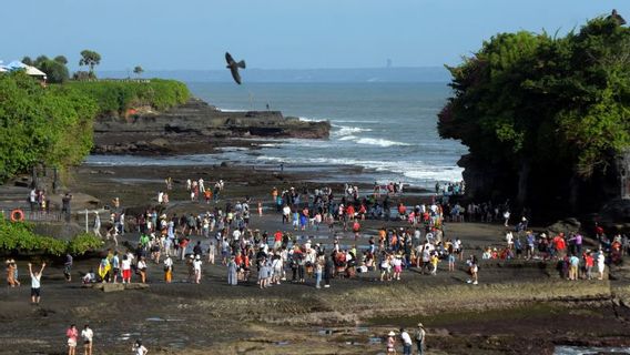 イドゥルフィトリの休日の間に、435,000人以上の観光客が訪れました