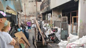 Mimi And Maya Claim To Have Made Chinese Pastries And Dodol, But Their House Is Actually Scorched On Fire Ahead Of Chinese New Year