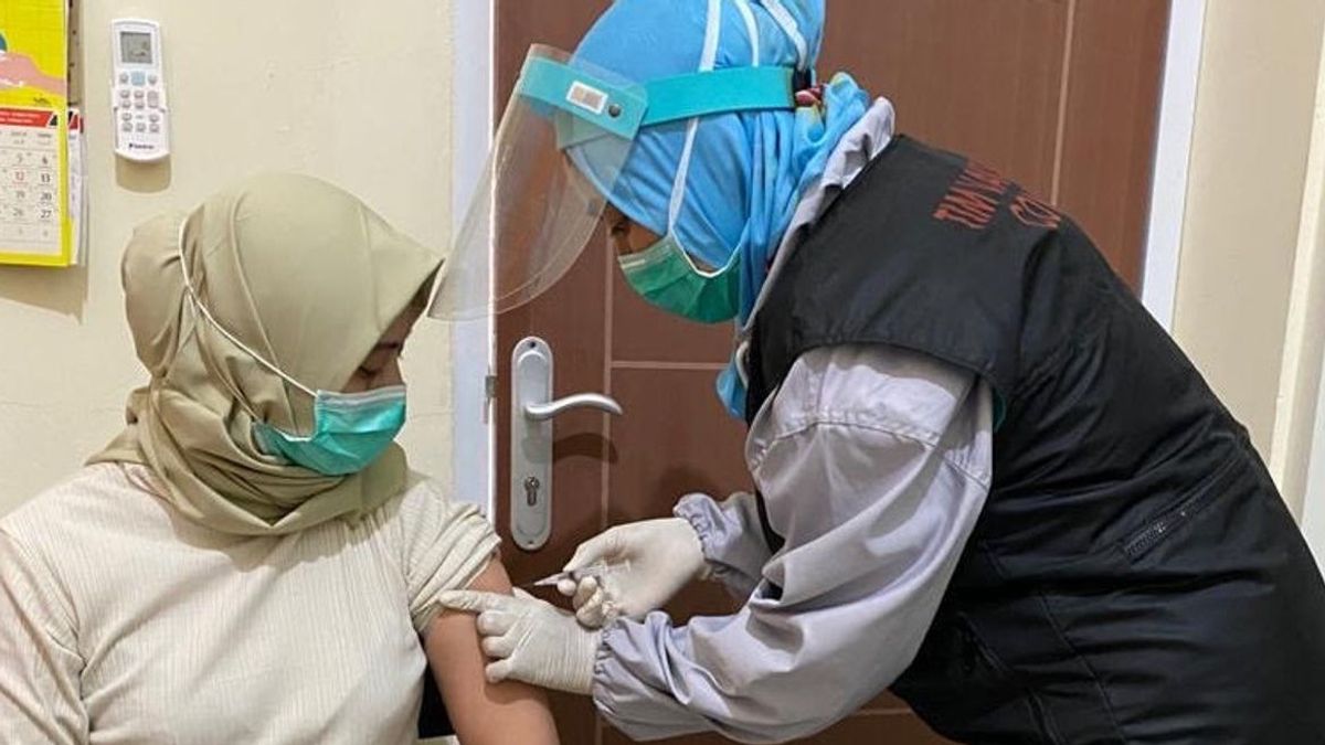 La Municipalité De Surabaya Vise La Vaccination Des RH En Santé Terminée En Janvier 2021