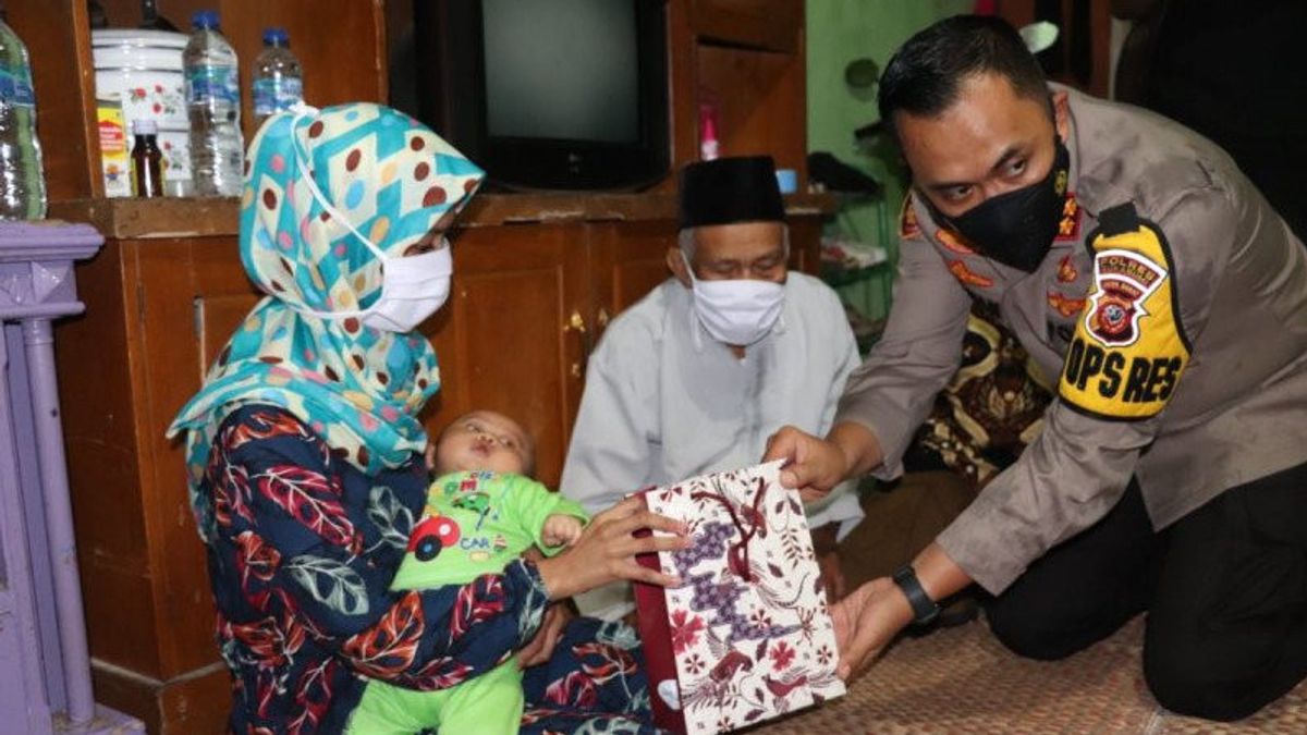 Terlilit Utang dan Masih Rawat Balita, Istri Terduga Teroris Diberi Santunan Oleh Presiden Jokowi 