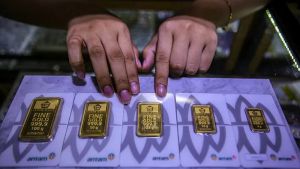 Harga Emas Antam Anjlok Lagi ke Rp1.934.000 per Gram