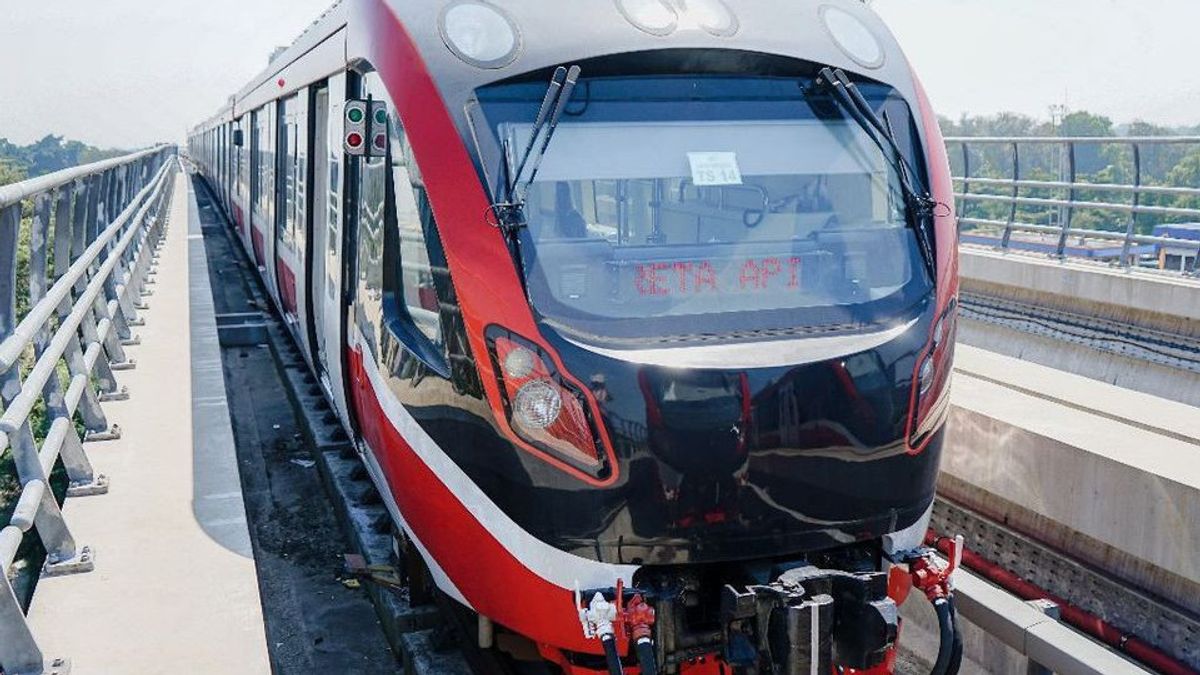 آريا سينولينغا تعد Jabodebek LRT بالعمل في منتصف العام ، متصلة بالقطارات السريعة في محطة حليم