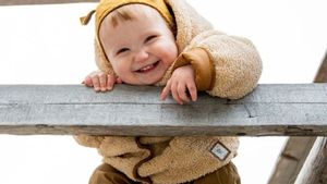 3 Cara Merangsang Pertumbuhan Gigi Bayi Secara Aman dan Bisa Dilakukan Orang Tua di Rumah