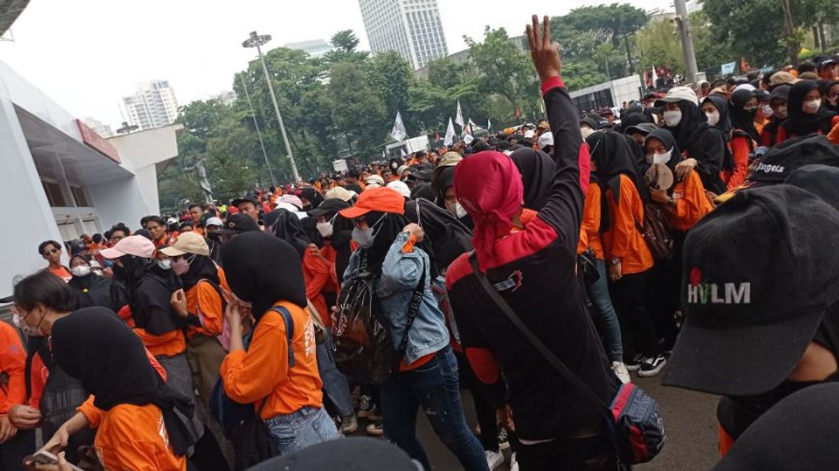 The May Day Fiesta Mass Begins To Enter The GBK Main Stadium, Cannot Bring Matches To Perfume