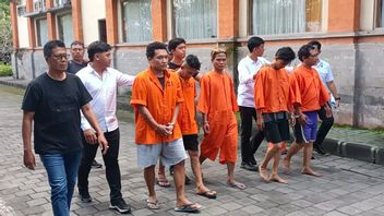 ديجامبريت، توفيت الجدة في دينباسار وهي تسقط من دراجة نارية