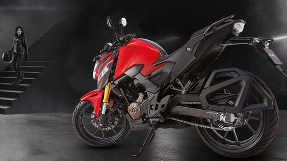 Honda Launches CB300F Singi Yamaha R15, Priced At IDR 31 Million