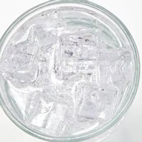 Kebiasaan Minum Air Es Bisa Ganggu Pencernaan? Ini Kata Dokter