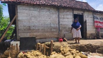 3 ブルラの住民の家が土砂崩れで流されたルシ川の動きで破壊される