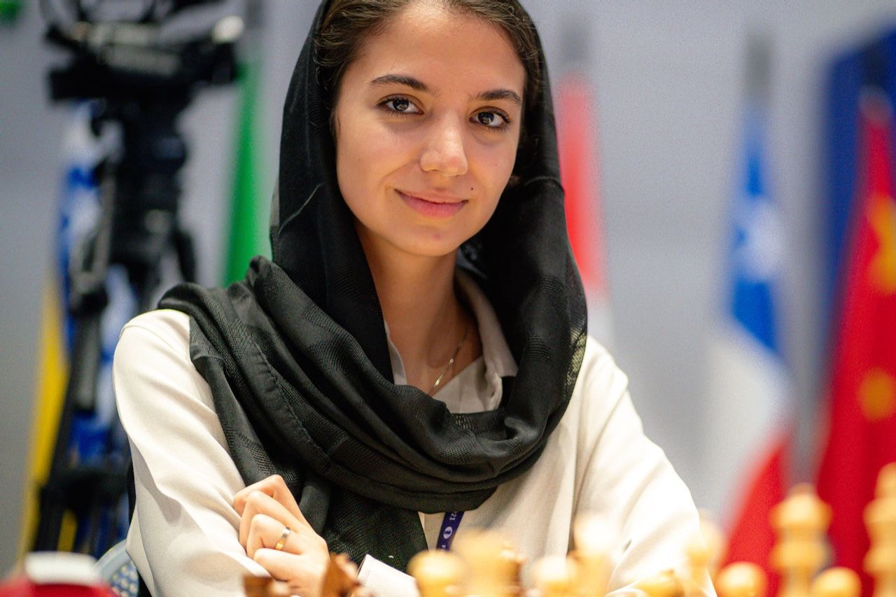 Iranian chess player was warned not to return to Iran after competing  without hijab -source