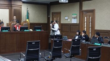 Rafael Alun Hugs Mario Dandy In Court: Thank You Prosecutor, 8 Months I Don't See Children