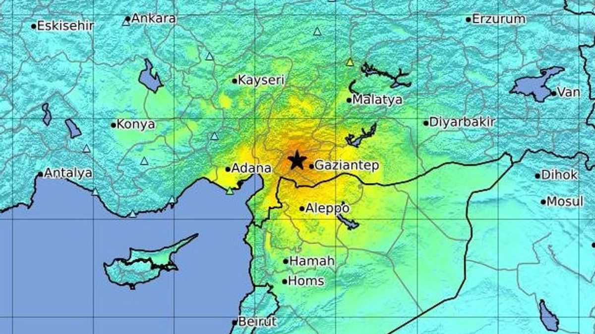 M7.8の地震の後、トルコリーグクラブのゴールキーパーは廃墟の下で姿を消しました