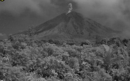 Gunung Semeru Erupsi dengan Abu Vulkanik Setinggi 1 Kilometer