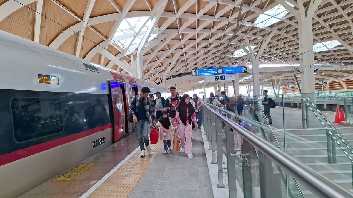 Penumpang Whoosh Tembus 22.000 Penumpang per Hari Jelang Libur Nataru