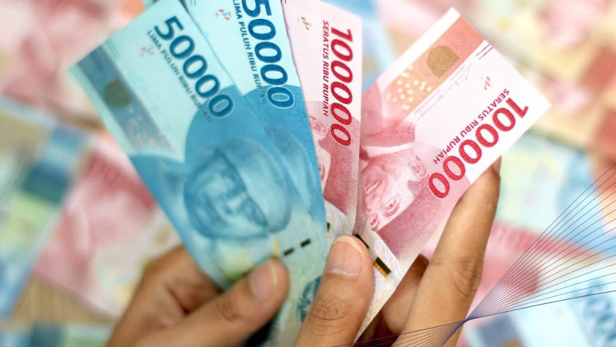 Rupiah Almost Weakened Back To IDR 14,000