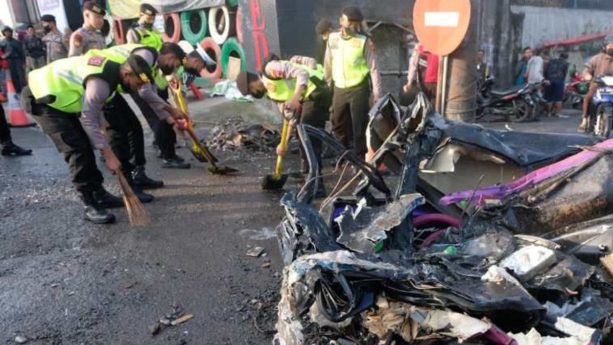 Polisi Olah TKP Kecelakaan Maut Bus Pariwisata yang Tewaskan 6 Orang di Wonosobo