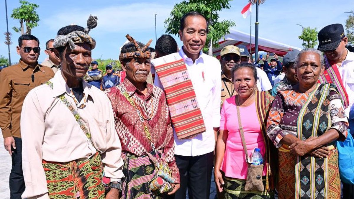 Jokowi Visite le marché de Kefamenanu NTT, Vérifiez les prix des aliments en même temps