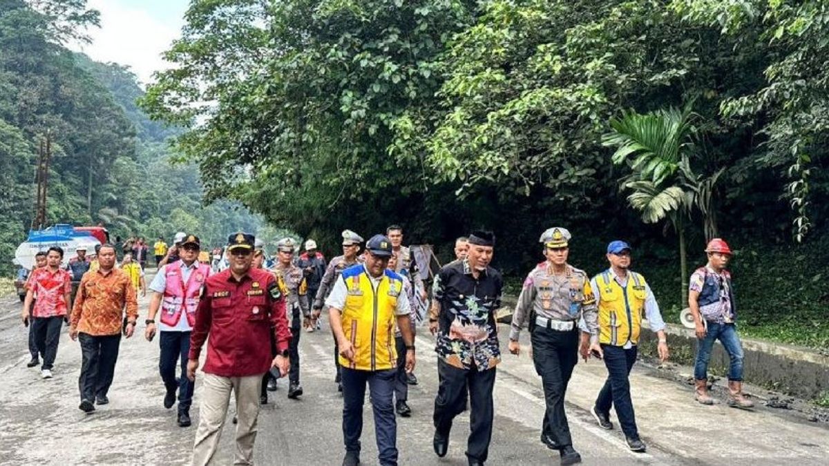 West Sumatra Police Escort The Trial Of Opening The Anai Valley Line