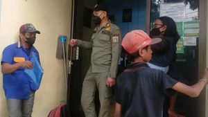 Jalan Kaki dari Cilincing ke Cipinang, Satu Keluarga Asal Jatim Kabur dari Majikan yang Tidak Bayar Upah Selama 4 Bulan di Palembang