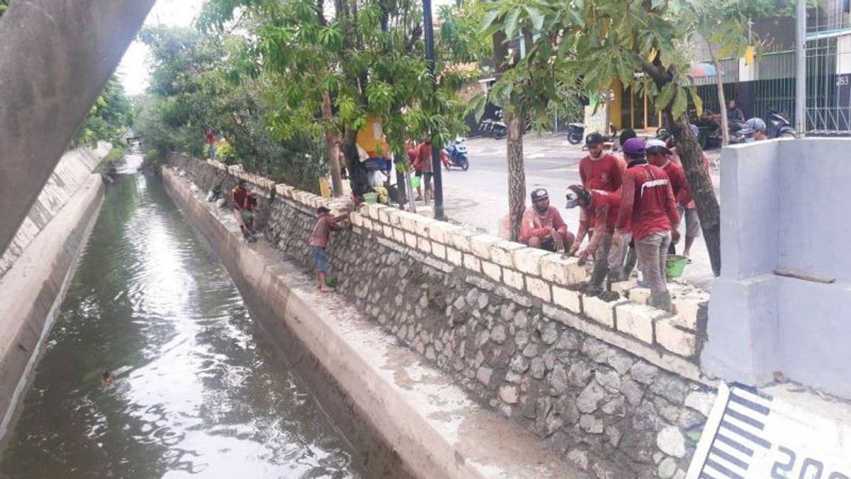  1 400 Membres Du Groupe De Travail Du DPUBMP Alertés D’une Inondation à Surabaya