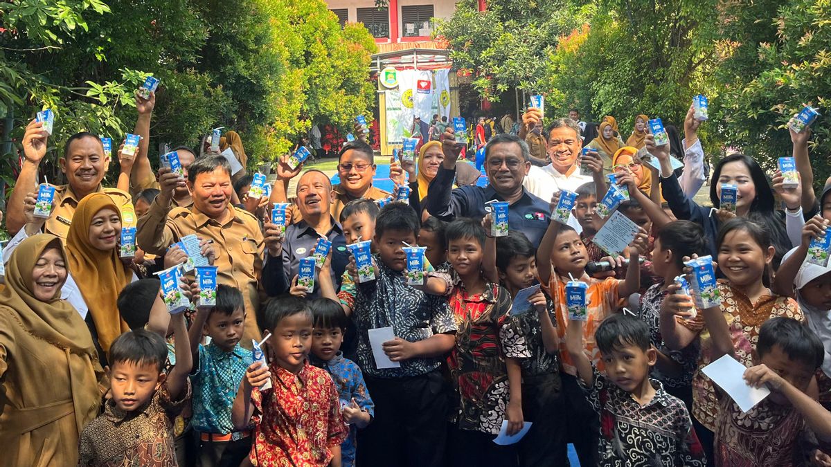 Dukung Makan Bergizi Gratis, GKSI Bagikan Susu ke Seluruh Indonesia