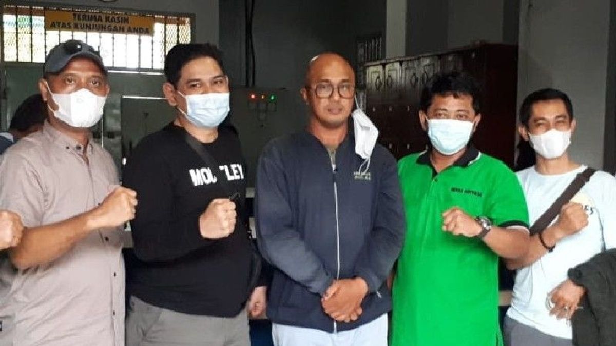 腐败的巴布亚罪犯在巴厘岛的贾尼亚尔被捕